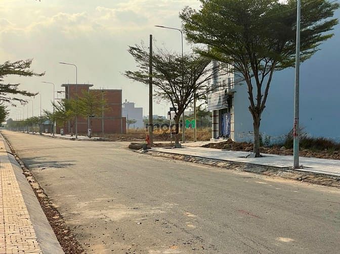 Hình ảnh Bán gấp nền đất 120m2 khu dân cư Phong Phú,Nguyễn Văn Linh,sổ hồng