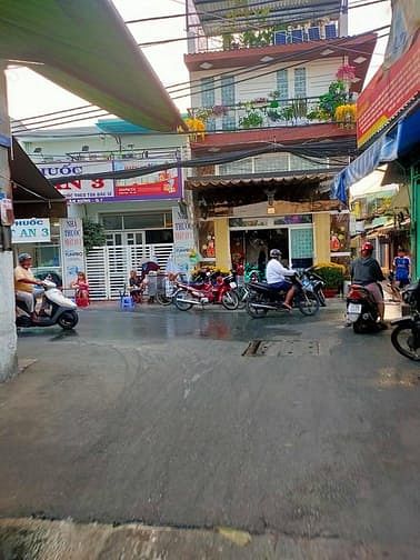 Hình ảnh Nhà phố hẻm xe hơi 3pn chỉ cách Lê Văn Lương 100m