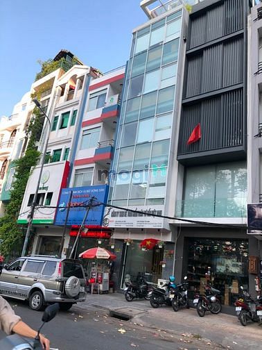 Hình ảnh Cho thuê mặt tiền xuống giá sàn suốt làm văn phòng Đề Thám Quận1 352m2