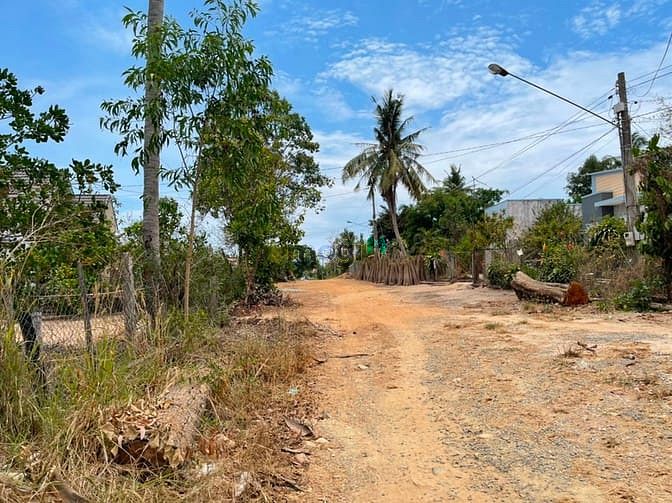 Hình ảnh Bán đất mặt tiền Nguyễn Bỉnh Khiêm, Tân An, thị xã LaGi giá mềm