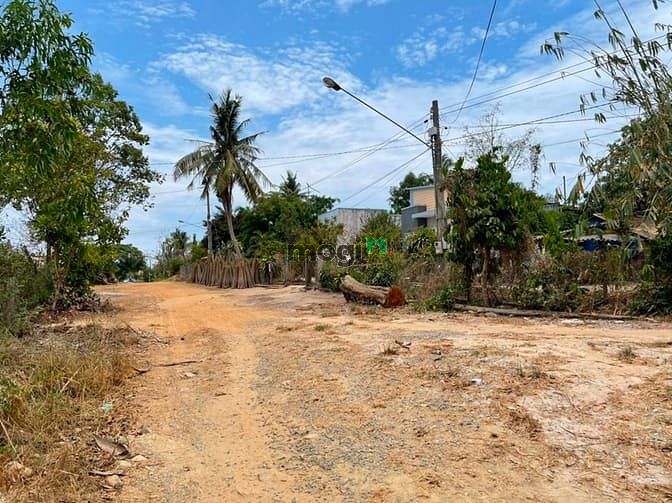 Hình ảnh Bán đất mặt tiền Nguyễn Bỉnh Khiêm, Tân An, thị xã LaGi giá mềm