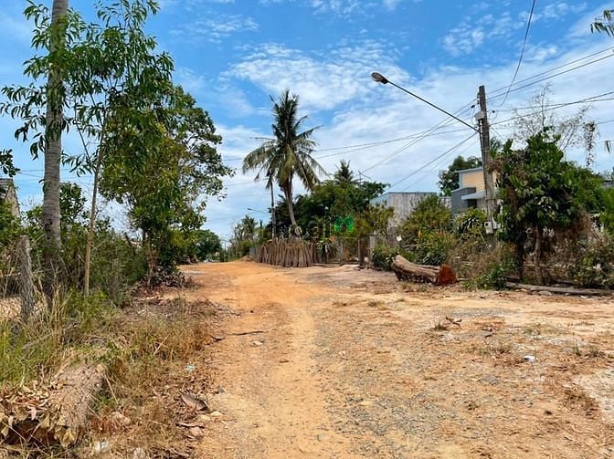 Hình ảnh Bán đất mặt tiền Nguyễn Bỉnh Khiêm, Tân An, thị xã LaGi giá mềm