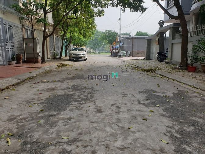 Hình ảnh Cần bán gấp mảnh đất 52,3m khu Việt Hưng.
