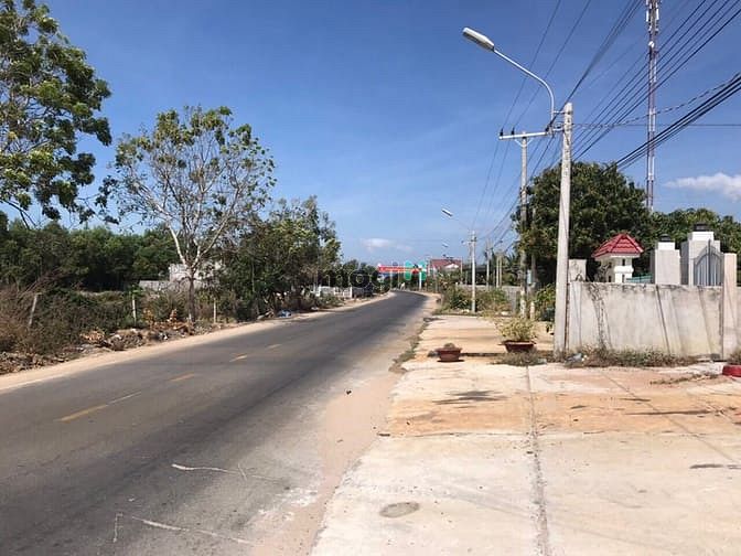 Hình ảnh Đất 3 mẫu rưỡi Mặt Tiền Lê Minh Công 120 tỷ
