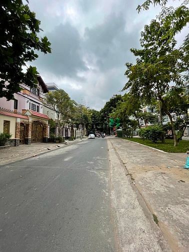 Hình ảnh cho thuê Biệt thự Góc 2 mặt tiền trung Tâm Tên Lửa 200m2