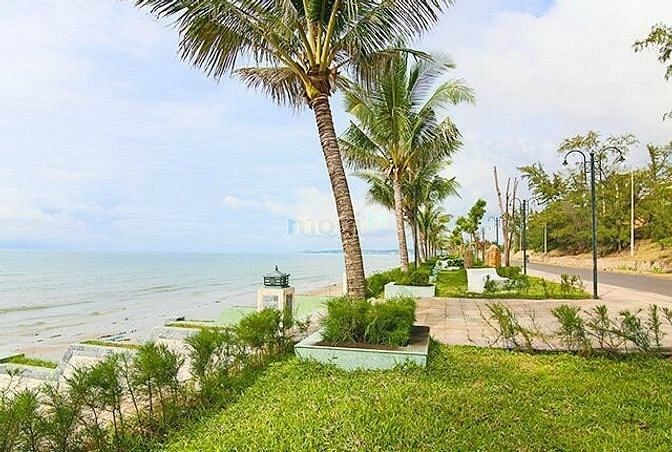 Hình ảnh Cần tiền bán gấp biệt thự sát biển
