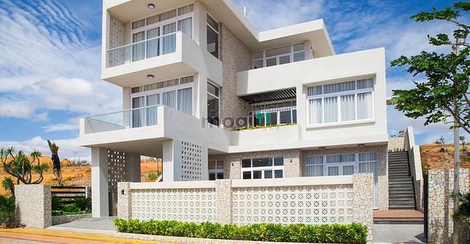 Hình ảnh Cần tiền bán gấp biệt thự sát biển