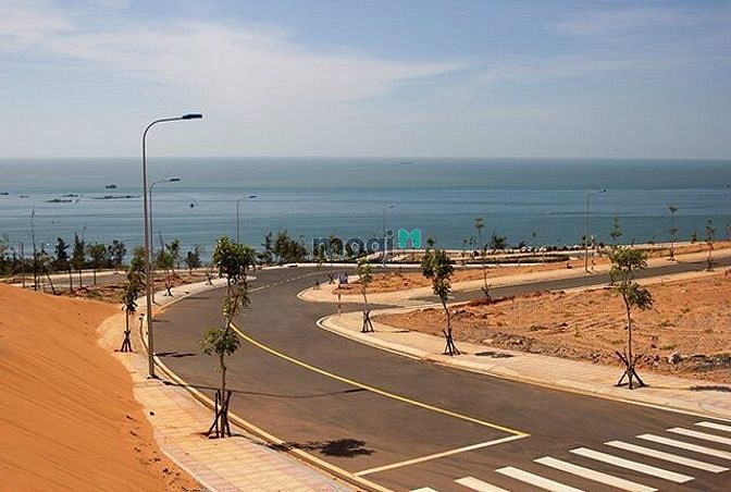 Hình ảnh Cần tiền bán gấp biệt thự sát biển