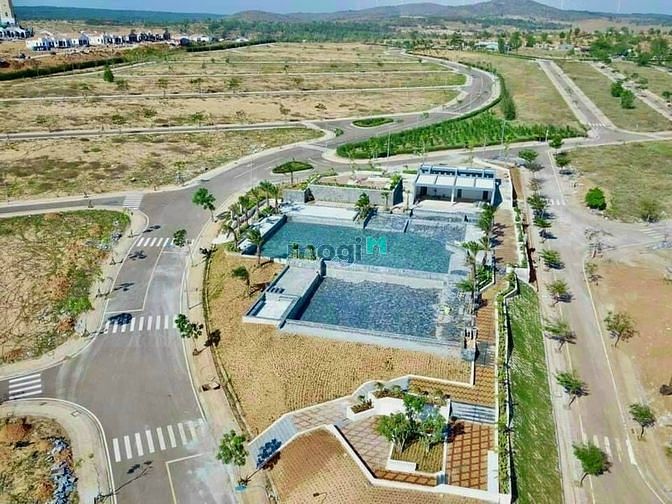Hình ảnh Cần tiền bán gấp biệt thự sát biển