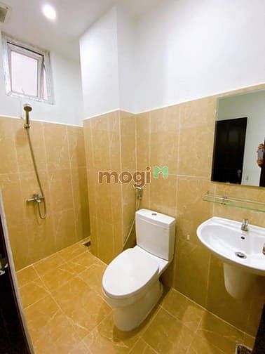 Hình ảnh phòng rộng nội thất đầy đủ Căn studio Quận 10 đẹp.