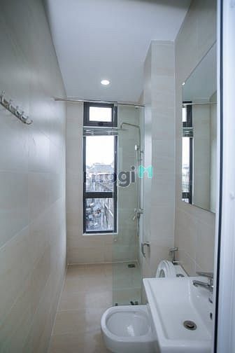 Hình ảnh Căn Hộ Cao Cấp!!! Quận 10 . Cửa sổ lớn
