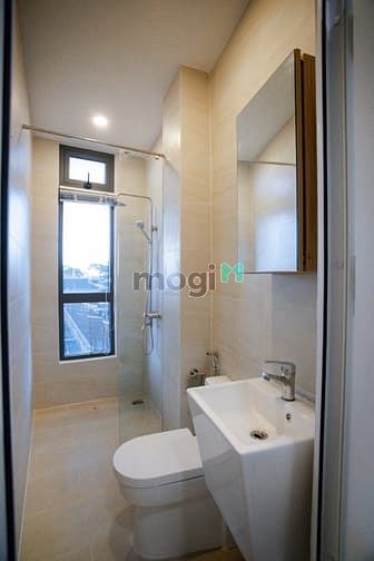 Hình ảnh Căn Hộ Cao Cấp!!! Quận 10 . Cửa sổ lớn