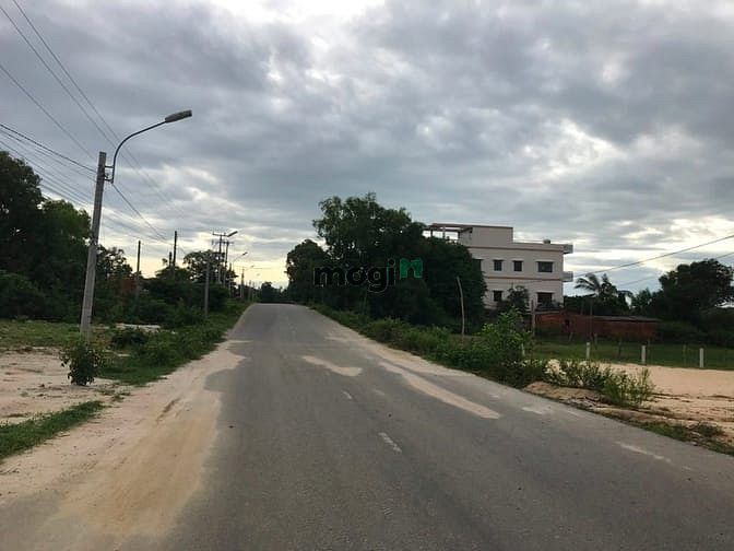 Hình ảnh Bán đất mặt tiền Lê Minh Công, Tân Phước, Thị xã LaGi giá tốt