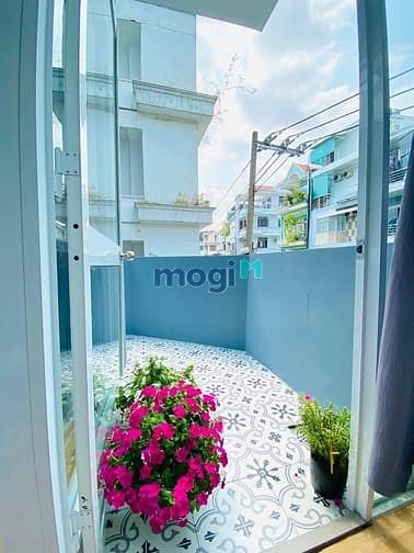 Hình ảnh Studio đẹp - có ban công rộng - Full nội thất - Sát quận 1 giá ưu đãi