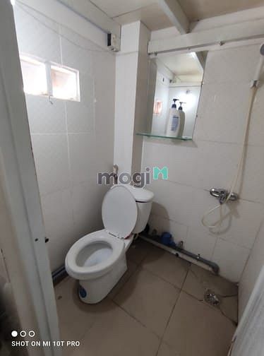 Hình ảnh Phòng có gác rộng cửa sổ thoáng, giá hat dẻ