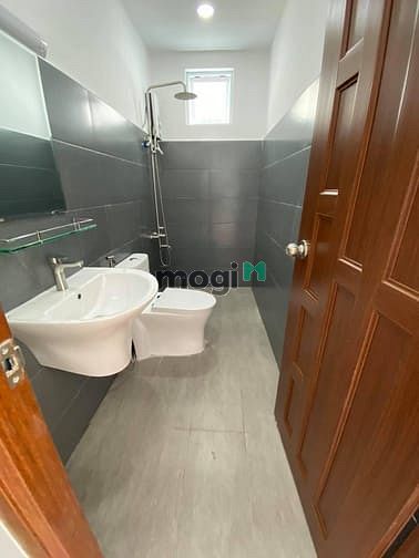 Hình ảnh Cho thuê phòng full nội thất+ bancol thoáng mát, giáp quận 1