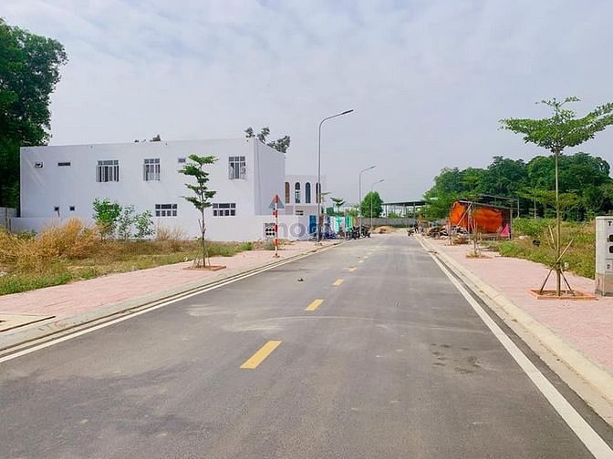 Hình ảnh Đất ngợp chỉ 650tr cần ra gấp ngay chợ chánh lưu mặt tiền ĐT741
