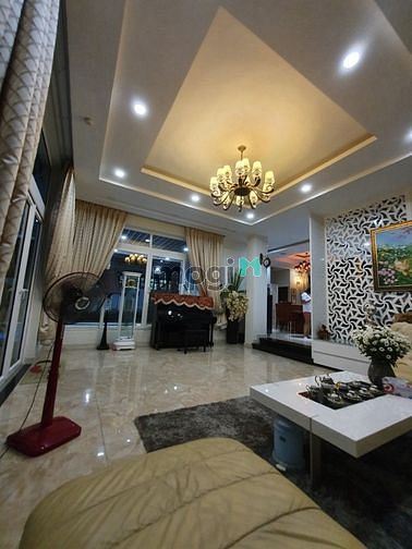 Hình ảnh Cho thuê gấp biệt thự Chateau, 5PN, 5WC, nội thất cao cấp, thoáng mát.