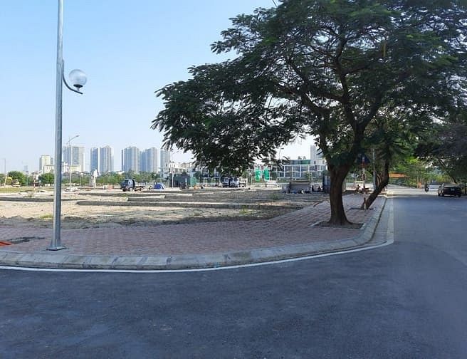 Hình ảnh Cần bán Đất mặt phố Võ Quý Huân 100m2, mt 5,6 m, vuông vắn, sđcc
