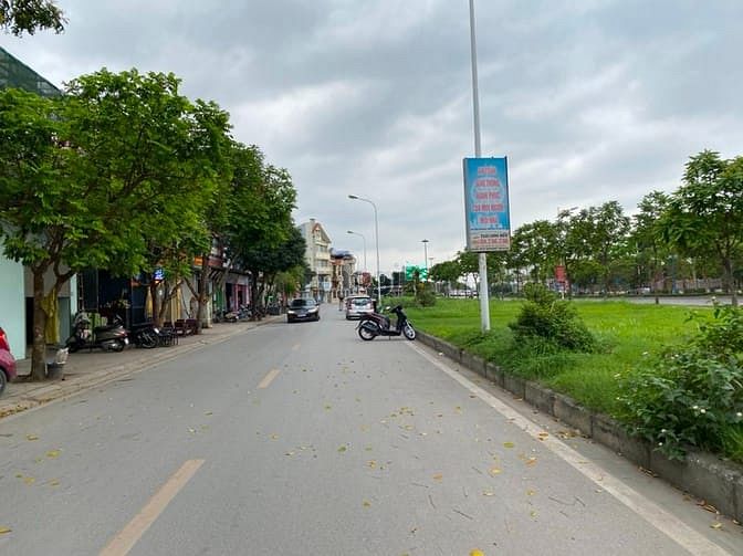 Hình ảnh Bán 45m2 Đất Tổ 6 Thạch Bàn, Ô tô vào, Cách Cổ Linh 50m.