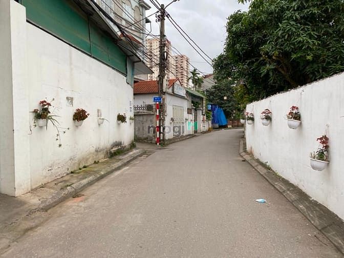 Hình ảnh Bán 45m2 Đất Tổ 6 Thạch Bàn, Ô tô vào, Cách Cổ Linh 50m.