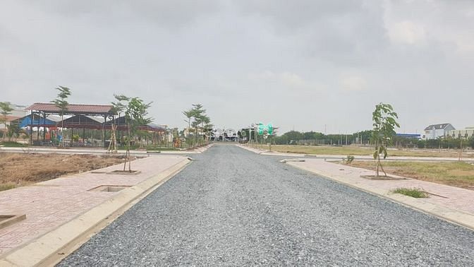 Hình ảnh Bán gấp lô đất MT QL50 Đa Phước, 100m2 vị trí đẹp SHR giá mềm chỉ900tr