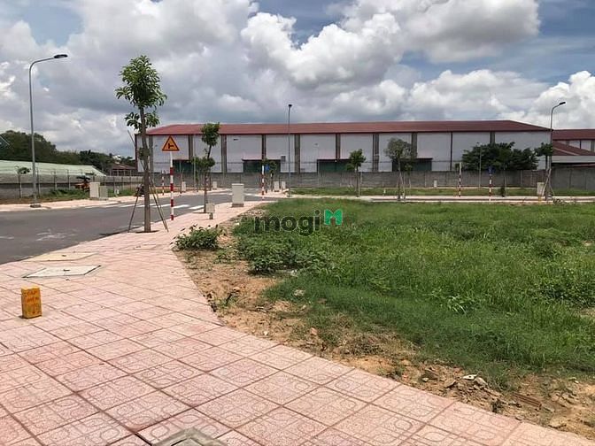 Hình ảnh Bán 100m2 đất thổ cư trong KDC Tân Kim giá 900tr SHR vị trí đẹp