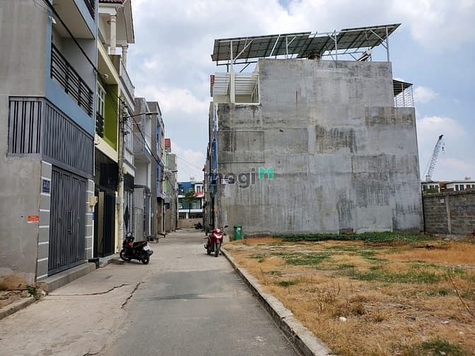 Hình ảnh Bát gấp Lô đất 1/ hẻm 4m5, 52m2 giá 3ty850 ô tô vô ra thoải mái.