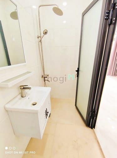 Hình ảnh 💥Mb6623 nạp rút nhanh chóng ban công, cửa sổ gần Quận 1, full NT, thoáng rộng, thang máy