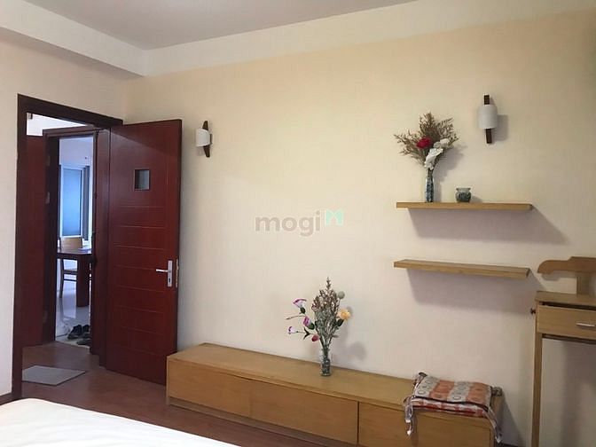 Hình ảnh Cho thuê chung cư full nội thất 2PN, có ban công gần Hoàng Quốc Việt