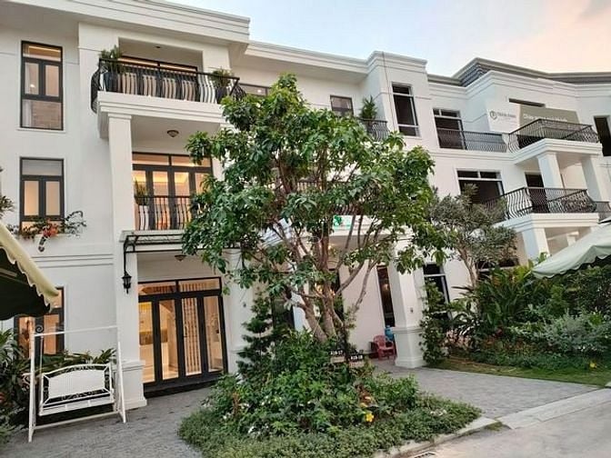 Hình ảnh Biệt Thự Nghỉ Dưỡng Trong Lòng Sân Golf