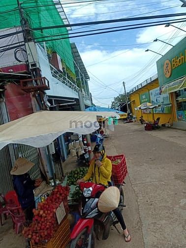 Hình ảnh Cần Bán Lô Đất Ngay Cổng Chợ  2 Mặt Tiền Đường Sổ Riêng Giá Rẻ Hơn TT