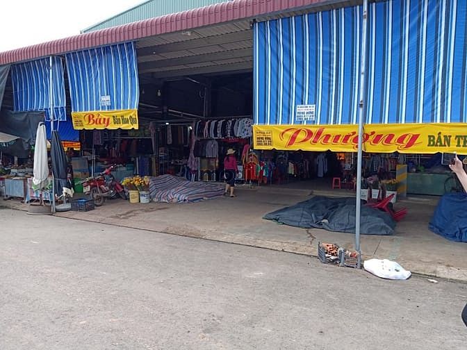 Hình ảnh Cần Bán Lô Đất Ngay Cổng Chợ  2 Mặt Tiền Đường Sổ Riêng Giá Rẻ Hơn TT