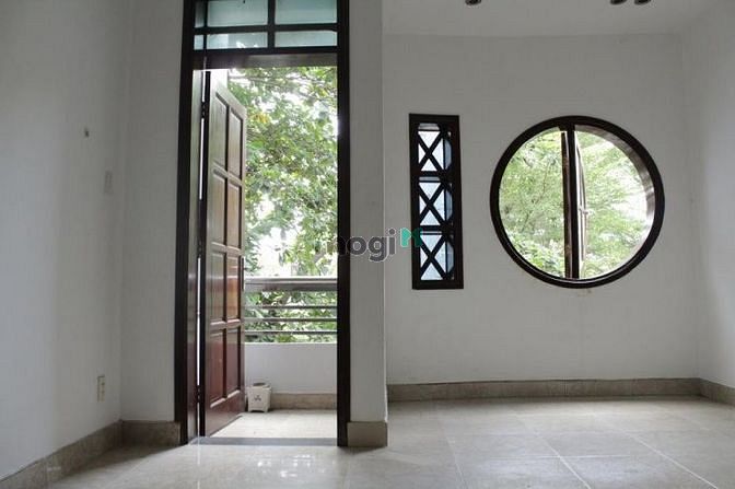 Hình ảnh Phòng RỘNG, BAN CÔNG Thoáng mát MẶT TIỀN D2 BThạnh