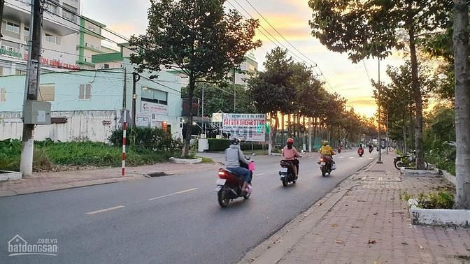 Hình ảnh Chuyển nhượng gấp 300m2 đất sổ hồng ngay KCN, chợ, dân cư sầm uất, tru