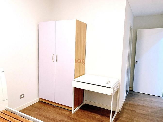 Hình ảnh Cho thuê căn 2PN Luxgarden, có máy lạnh- rèm cửa 7tr, nội thất 7.5tr