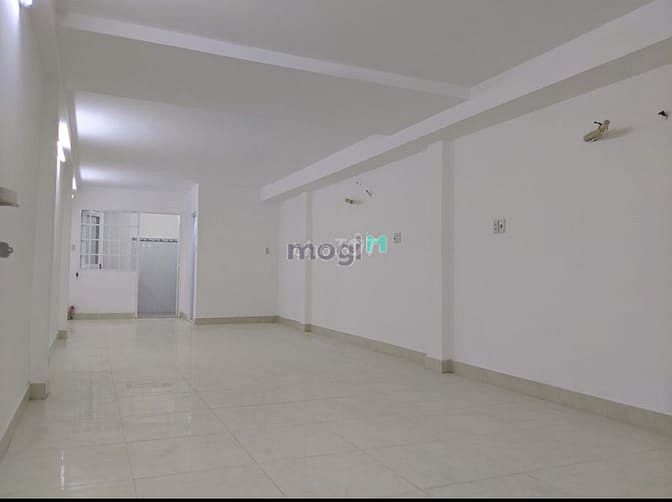 Hình ảnh HXT 1/ Binh long Nhà gồm 1 trệt, 2 lầu. 5 phòng ngủ