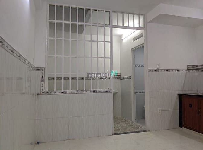 Hình ảnh HXT 1/ Binh long Nhà gồm 1 trệt, 2 lầu. 5 phòng ngủ