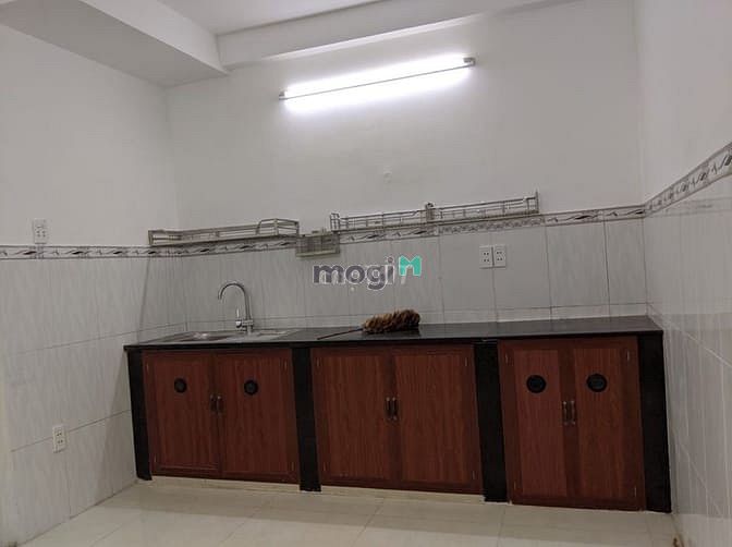 Hình ảnh HXT 1/ Binh long Nhà gồm 1 trệt, 2 lầu. 5 phòng ngủ