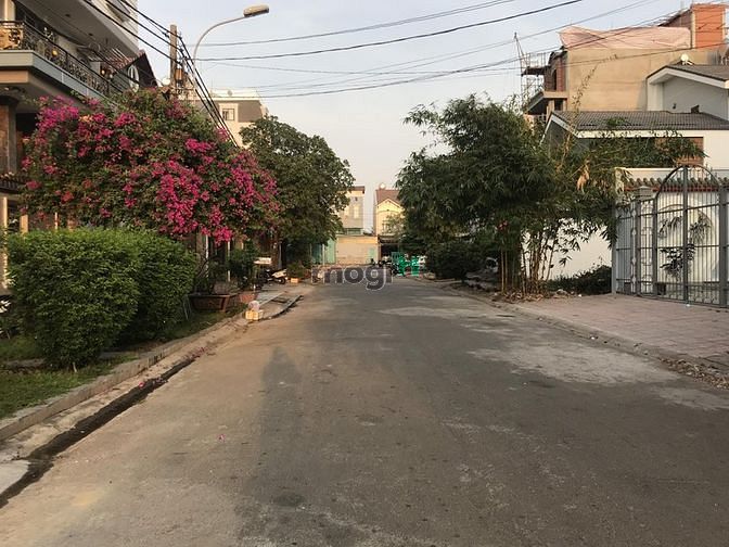 Hình ảnh Biệt thự mới xây – có hồ bơi- khu dân cư yên tĩnh