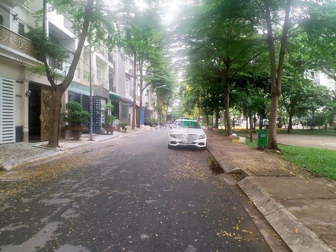 Hình ảnh Đất Biệt thự gần sông Sài Gòn đườn Đặng Thùy Trâm P13 Bình Thạnh sổ đỏ
