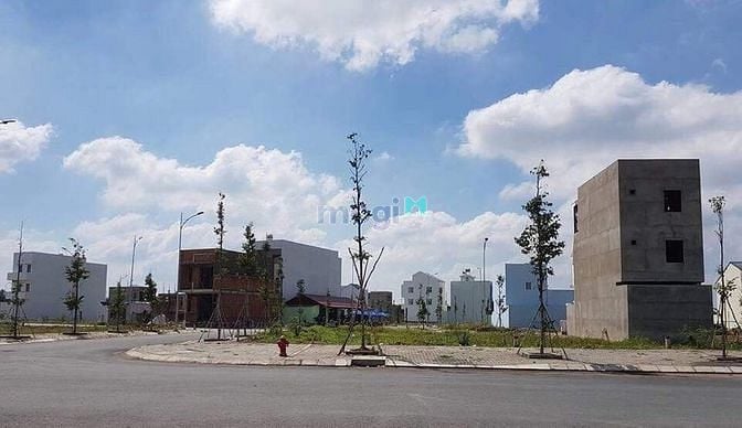 Hình ảnh Cần bán khuôn đất đẹp MT đường lớn 9x20m Vuông Vức, giá 160tr/m2, Q2