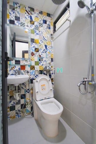 Hình ảnh PHÒNG SÁT Vòng Xoay Dân Chủ, cửa sổ 4 cánh Cực Thoáng