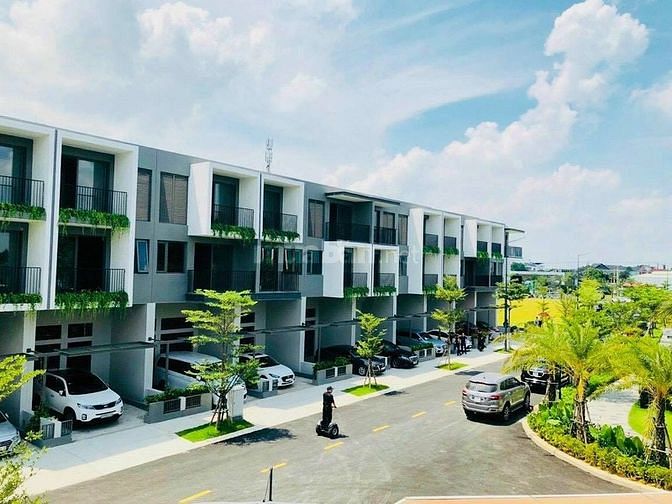 Hình ảnh Nhà phố biệt lập duy nhất tại Bình Dương 1 trệt 2 lầu. Giá 4,6 Tỷ/Căn