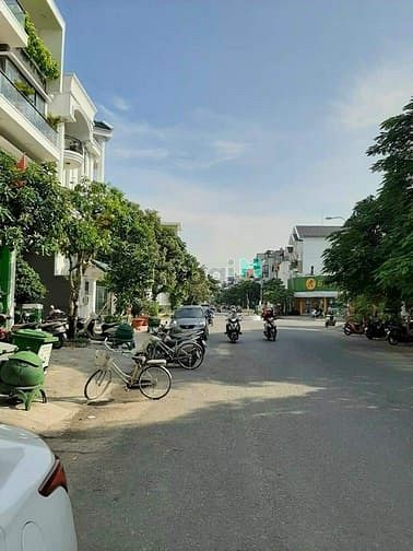 Hình ảnh Bán gấp đất mặt tiền kinh doanh khu VIP bên sống HBC, tp Thủ Đức