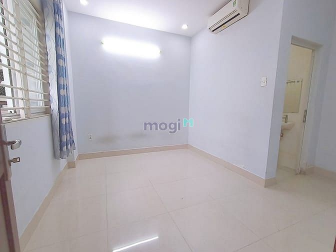 Hình ảnh Ban công ,máy lạnh 20m2 Tân Bình