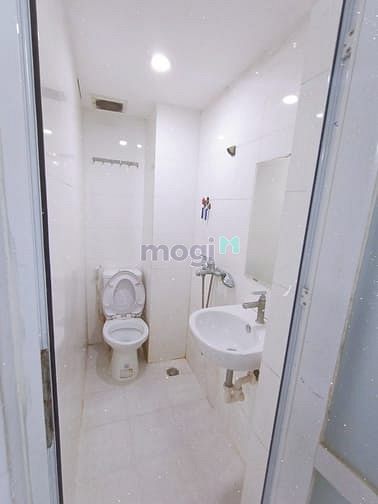 Hình ảnh Ban công ,máy lạnh 20m2 Tân Bình