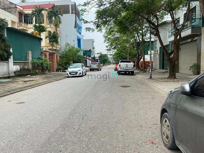 Hình ảnh Bán đất đấu giá Cự Khối, mặt trục chính