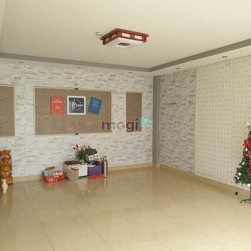 Hình ảnh Cho thuê  MT TRần Quốc Hoàn 55m2, 6 tầng, MT7m, thang máy