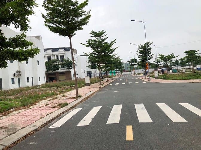 Hình ảnh Bán 2 miếng đất ngay TT Tx bến cát, sau lưng điện máy thiên Hòa
